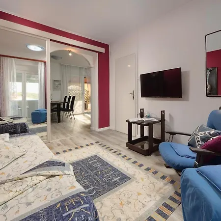 With Parking Space Banjole, - 14391 Lägenhet