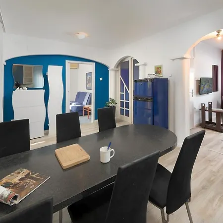 With Parking Space Banjole, - 14391